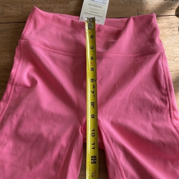 NEW! Fabletics Anywhere High Waisted short 9 inches nwt pink small - Picture 12 of 12